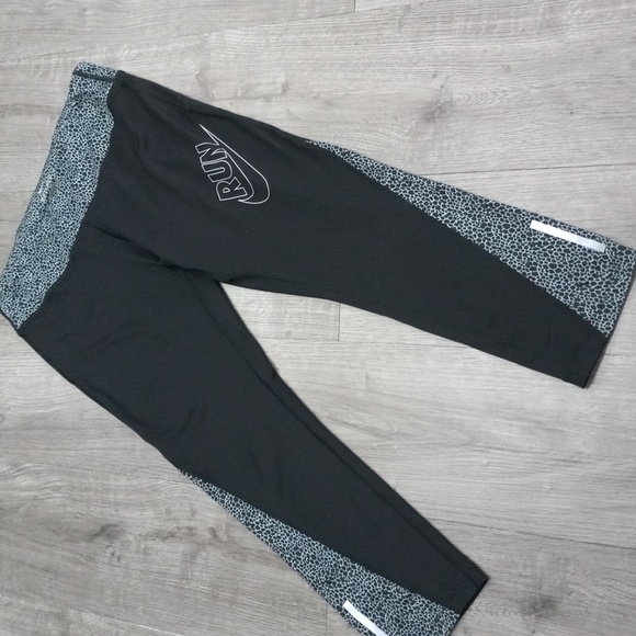 Nike Black and Gray Athletic Leggings with Stretchy Fit - Picture 1 of 6